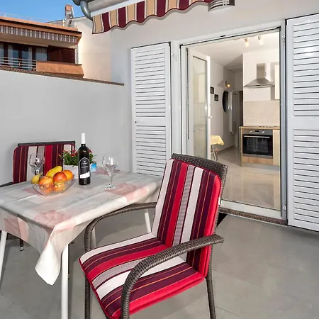 Renato Apartman *