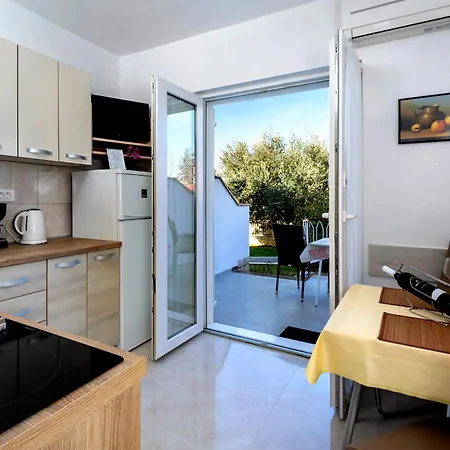 Renato Apartman *